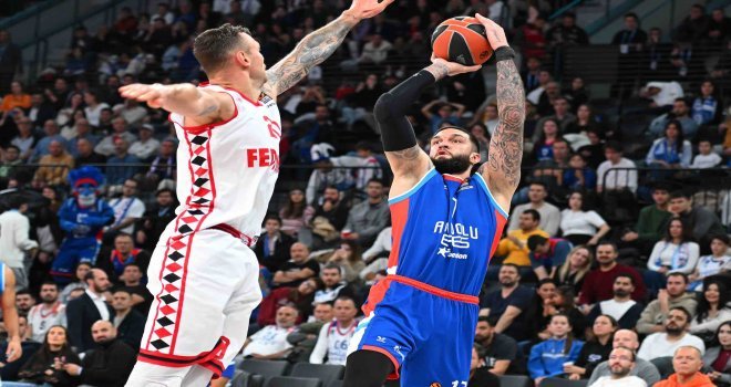 Anadolu Efes son periyotta durdu…