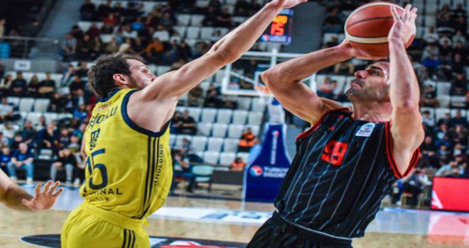 Fenerbahçe Beko Manisa’da galip