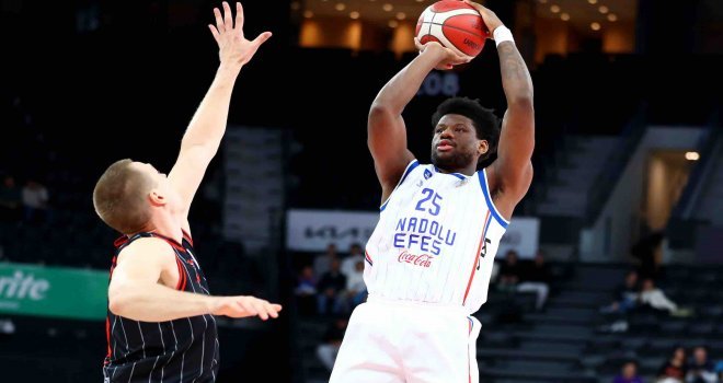 Manisa Basket başladı Anadolu Efes bitirdi